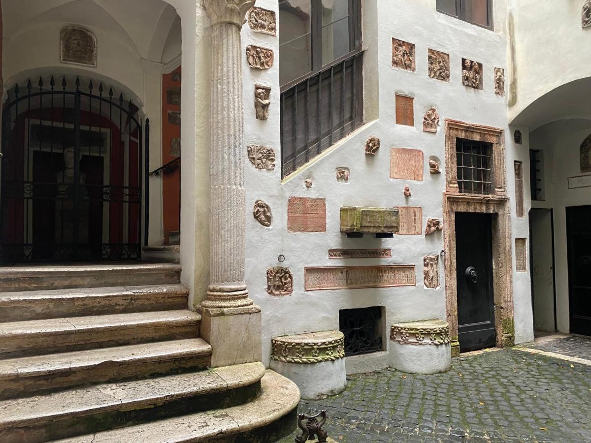Center, Luxury & History In Via Monserrato Apartamento *