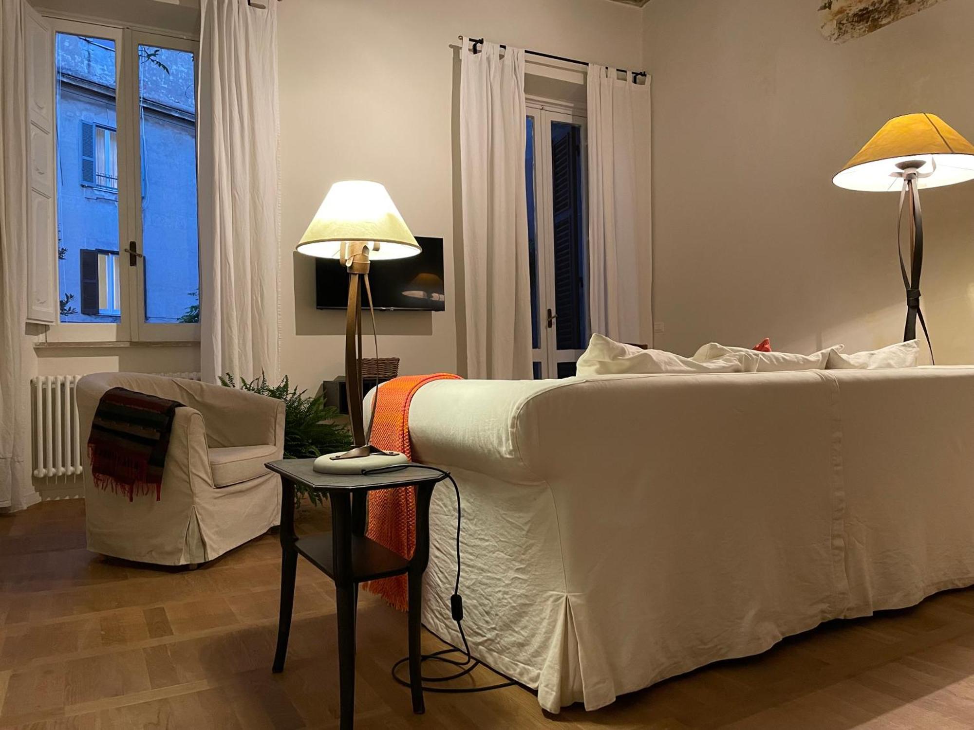 Center, Luxury & History In Via Monserrato Apartamento